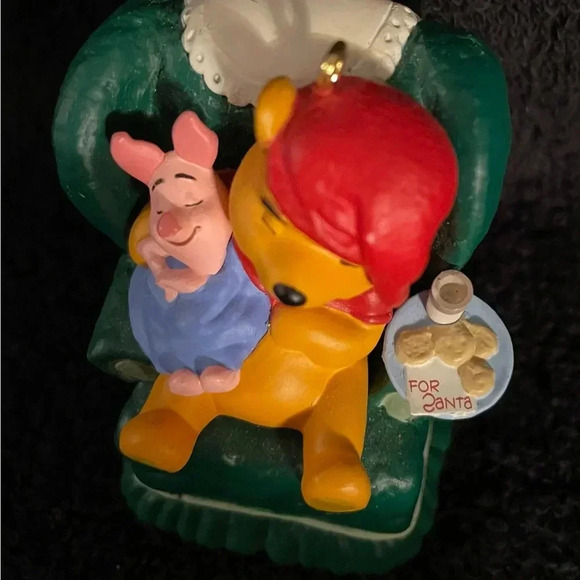 Vintage Hallmark 1997 Winnie the Pooh Piglet Waitin on Santa Christmas Ornament - Picture 7 of 8